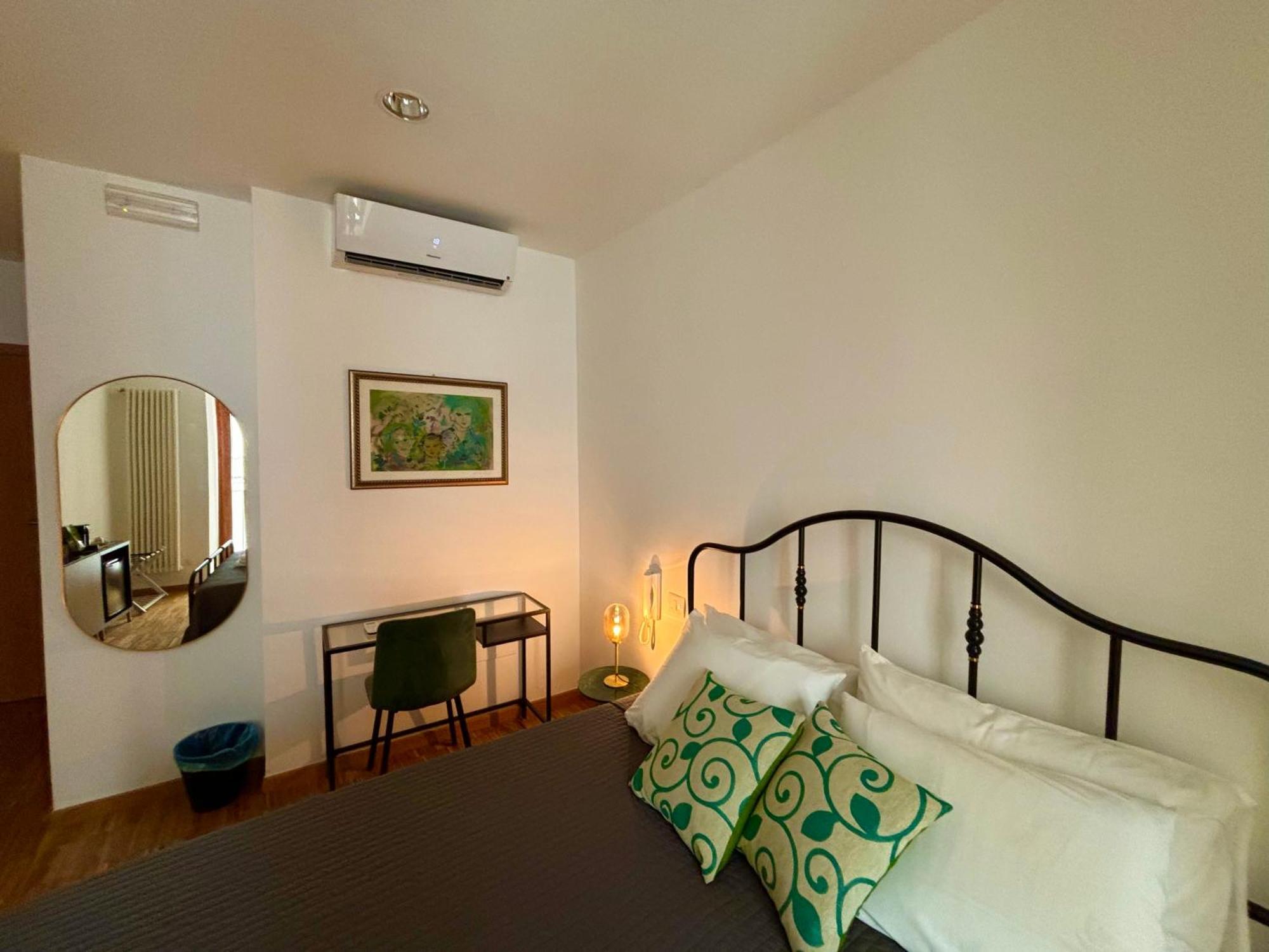 Dadu 14 Hotel Bari Bagian luar foto