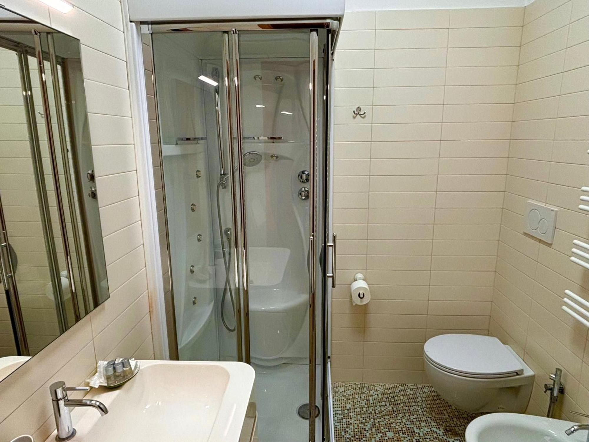 Dadu 14 Hotel Bari Bagian luar foto