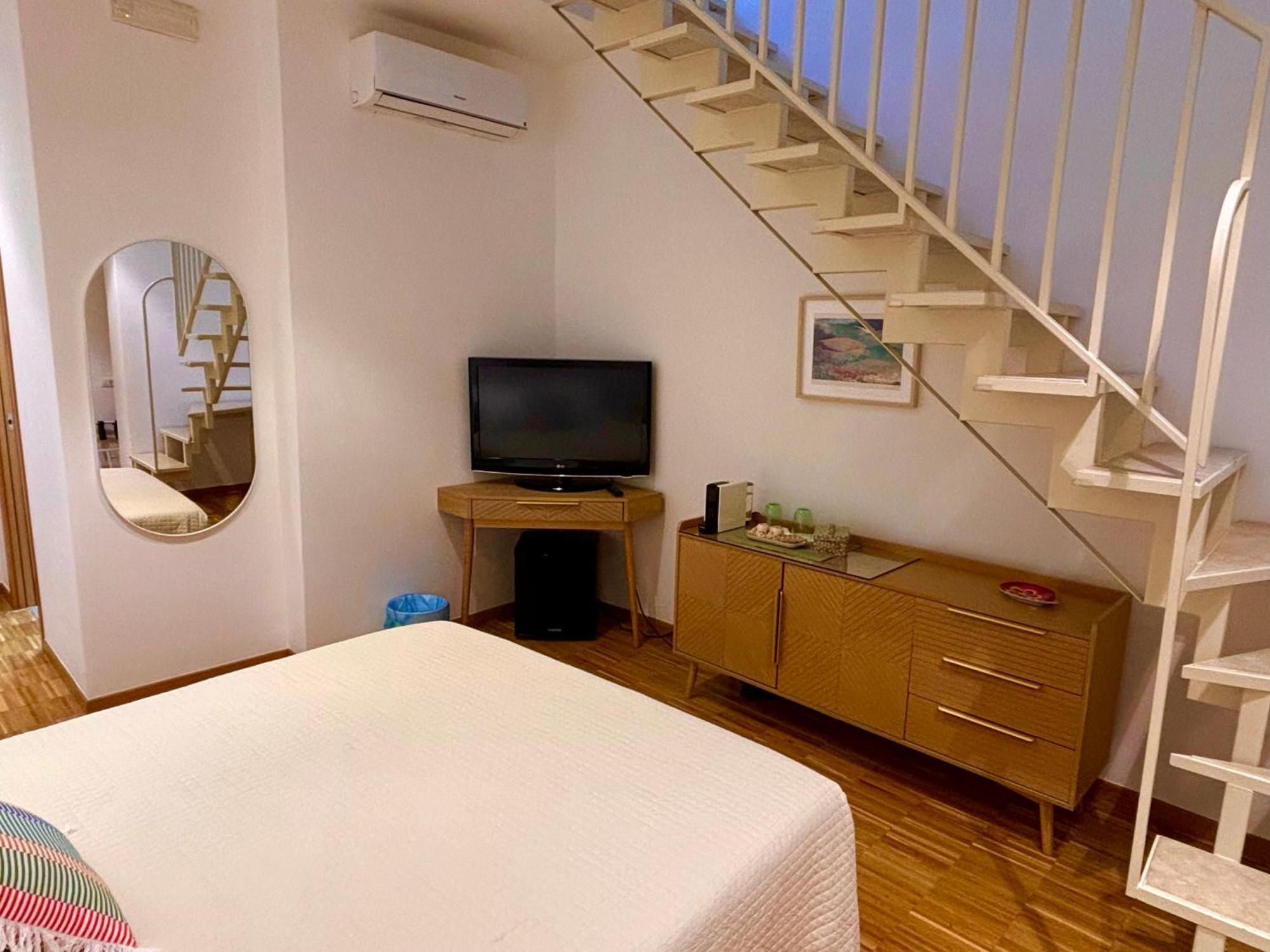 Dadu 14 Hotel Bari Bagian luar foto